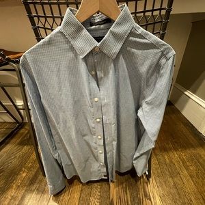 BANANA REPUBLIC SLIM-FIT / UNTUCKED NON-IRON